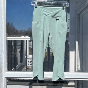 GYMSHARK V WAIST CROPPED LEGGINGS